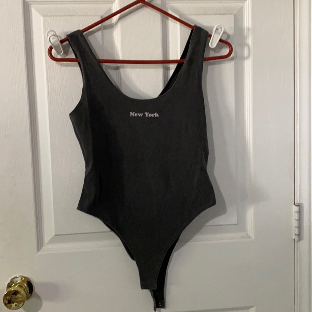 Charcoal gray ‘New York’ bodysuit